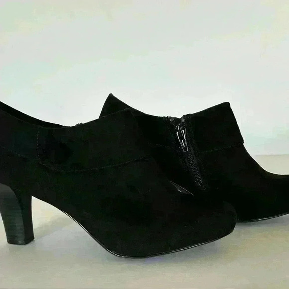 Amelia Grace Black Suede Wedge Booties - Picture 4 of 10